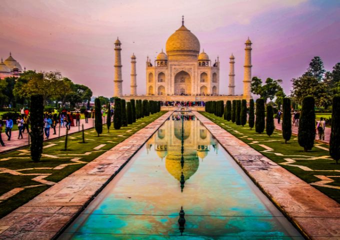 Souvenirs from Agra’s Taj Mahal souvenir shops